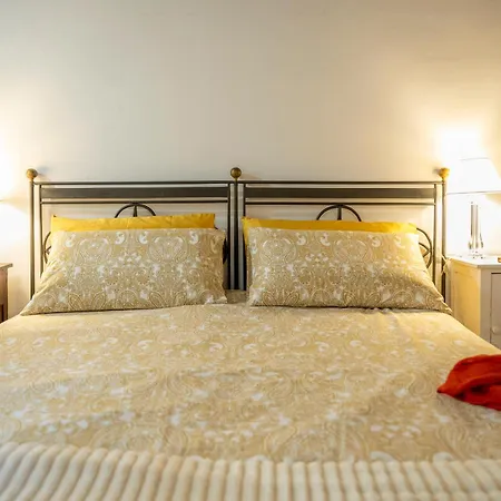 Loving Santo Spirito Apartment